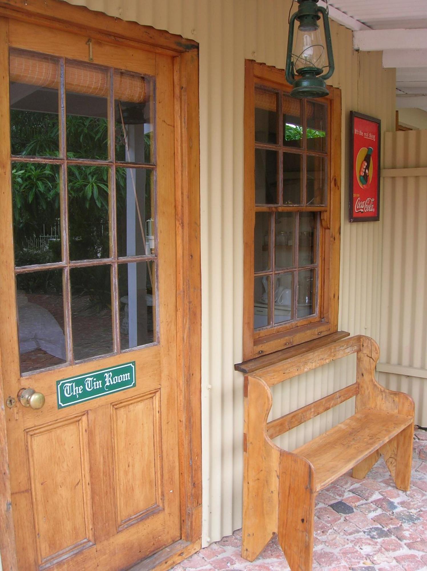 The Old Trading Post Hotel Wilderness Bagian luar foto